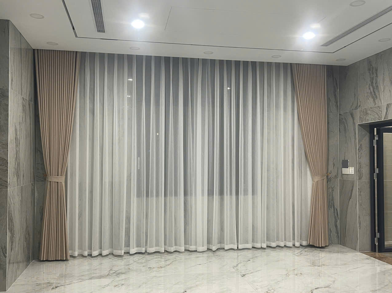 Thi công rèm vải 2 lớp hiện đại – Rèm cửa ở Tân Phú đẹp và tiện nghi
