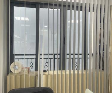 Vệ Sinh Rèm Cửa – Bí Quyết Bảo Quản Và Duy Trì Sự Sang Trọng Cùng Rèm Cửa Lê Cương